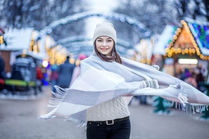 femme portant un bonnet