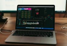 Montage vidéo : téléphone ou ordinateur pour débuter ? Montage video sur ordinateur
