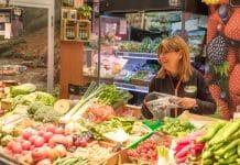 Portail RH E.Leclerc, Intermarché, Super U : accéder à votre espace salarié Employée de supermarché
