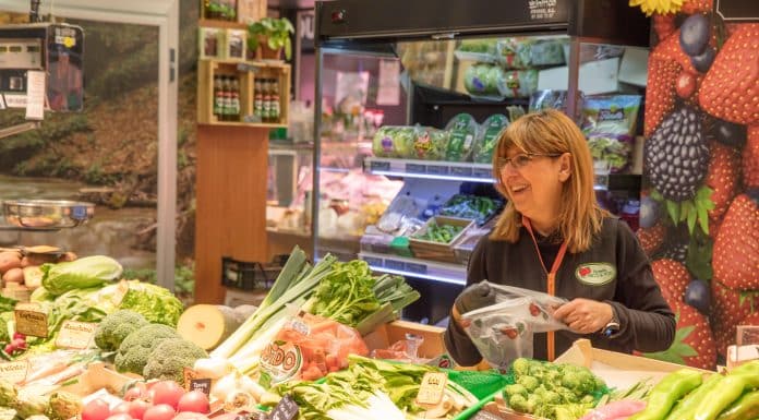 Portail RH E.Leclerc, Intermarché, Super U : accéder à votre espace salarié Employée de supermarché
