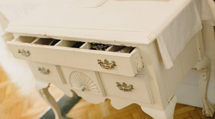 Relooker un meuble chiné en brocante : la méthode pas à pas Meuble relooké